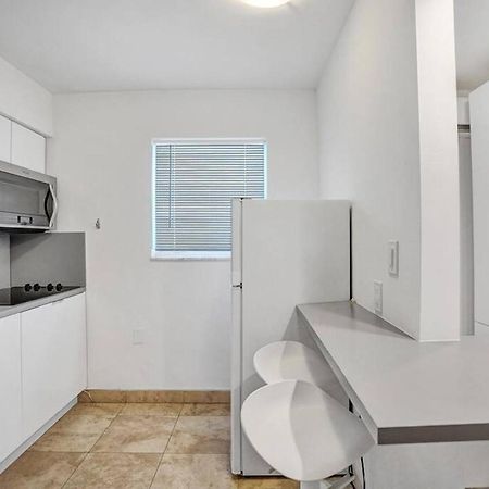 Waves Beach Town Spacious Studio Apartment For 4 People Помпано Бийч Екстериор снимка