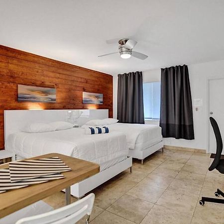 Waves Beach Town Spacious Studio Apartment For 4 People Помпано Бийч Екстериор снимка