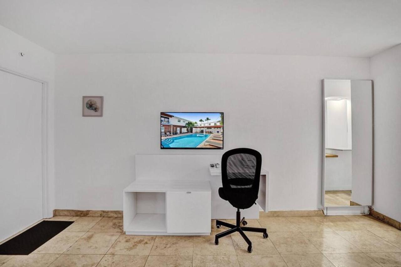 Waves Beach Town Spacious Studio Apartment For 4 People Помпано Бийч Екстериор снимка