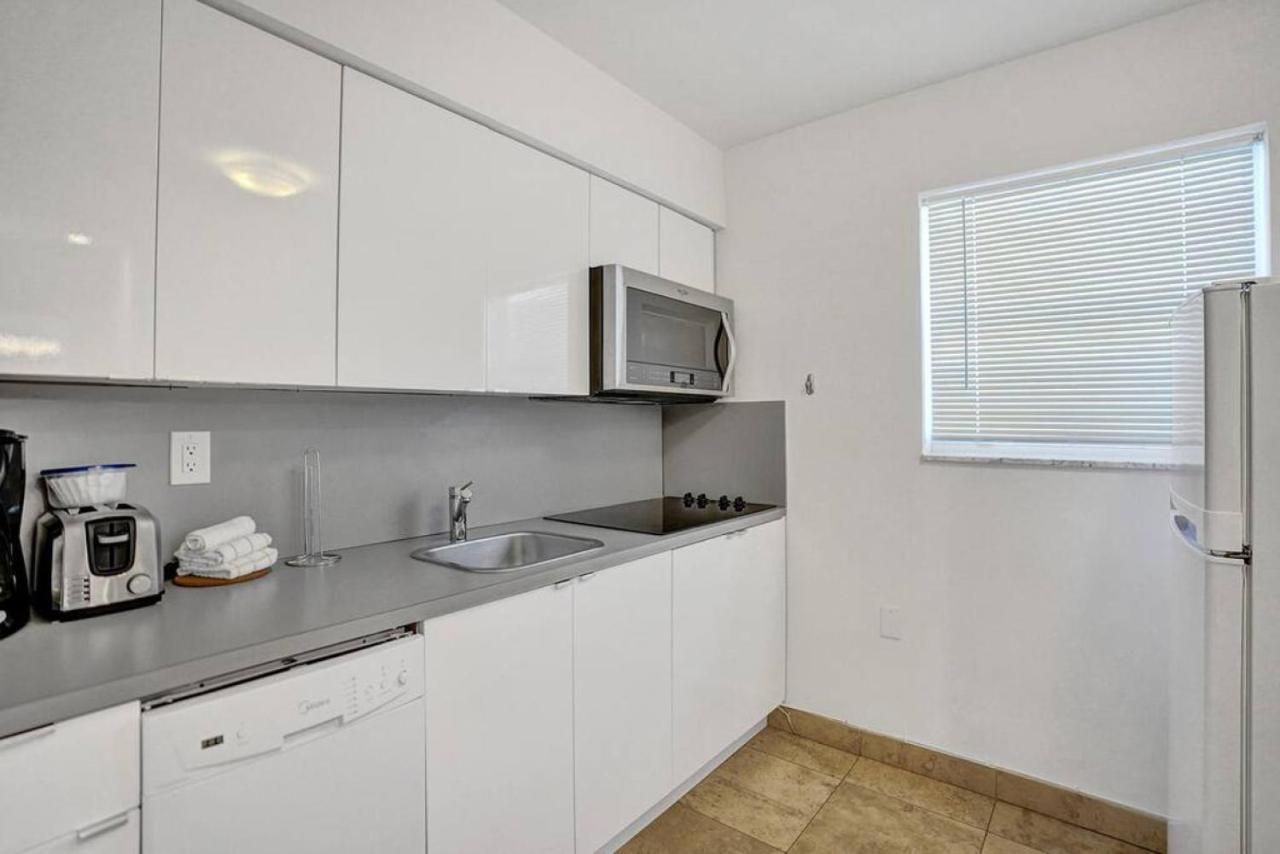 Waves Beach Town Spacious Studio Apartment For 4 People Помпано Бийч Екстериор снимка