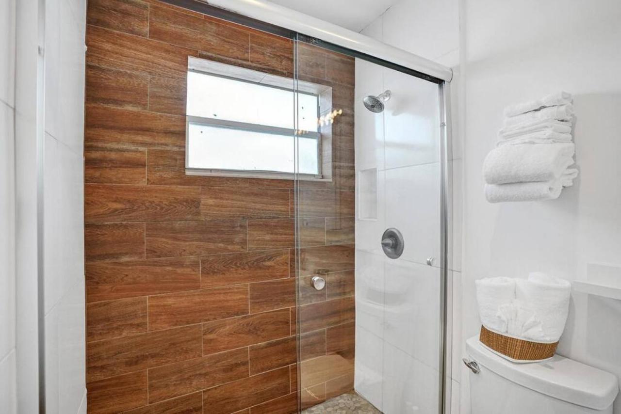Waves Beach Town Spacious Studio Apartment For 4 People Помпано Бийч Екстериор снимка