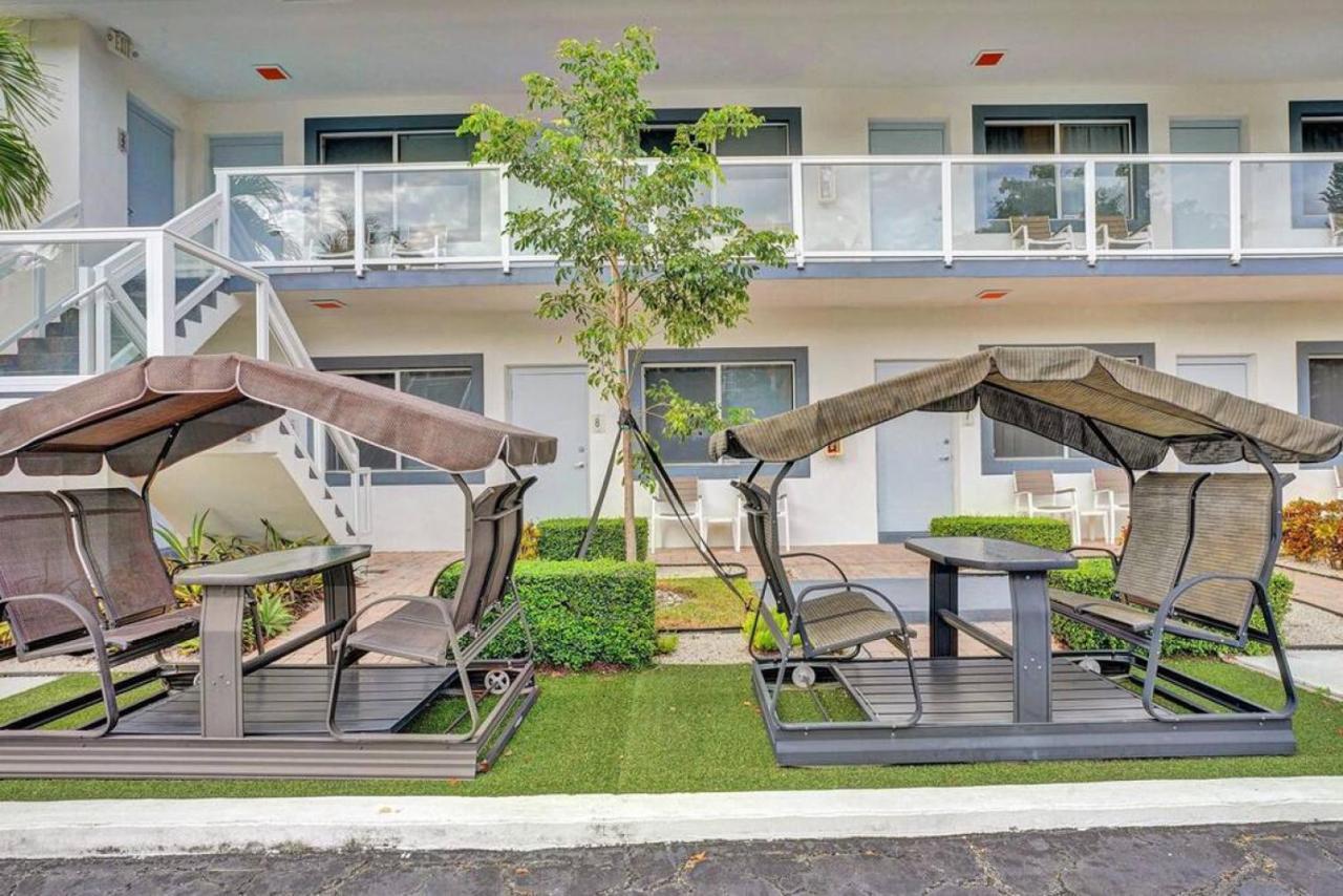 Waves Beach Town Spacious Studio Apartment For 4 People Помпано Бийч Екстериор снимка